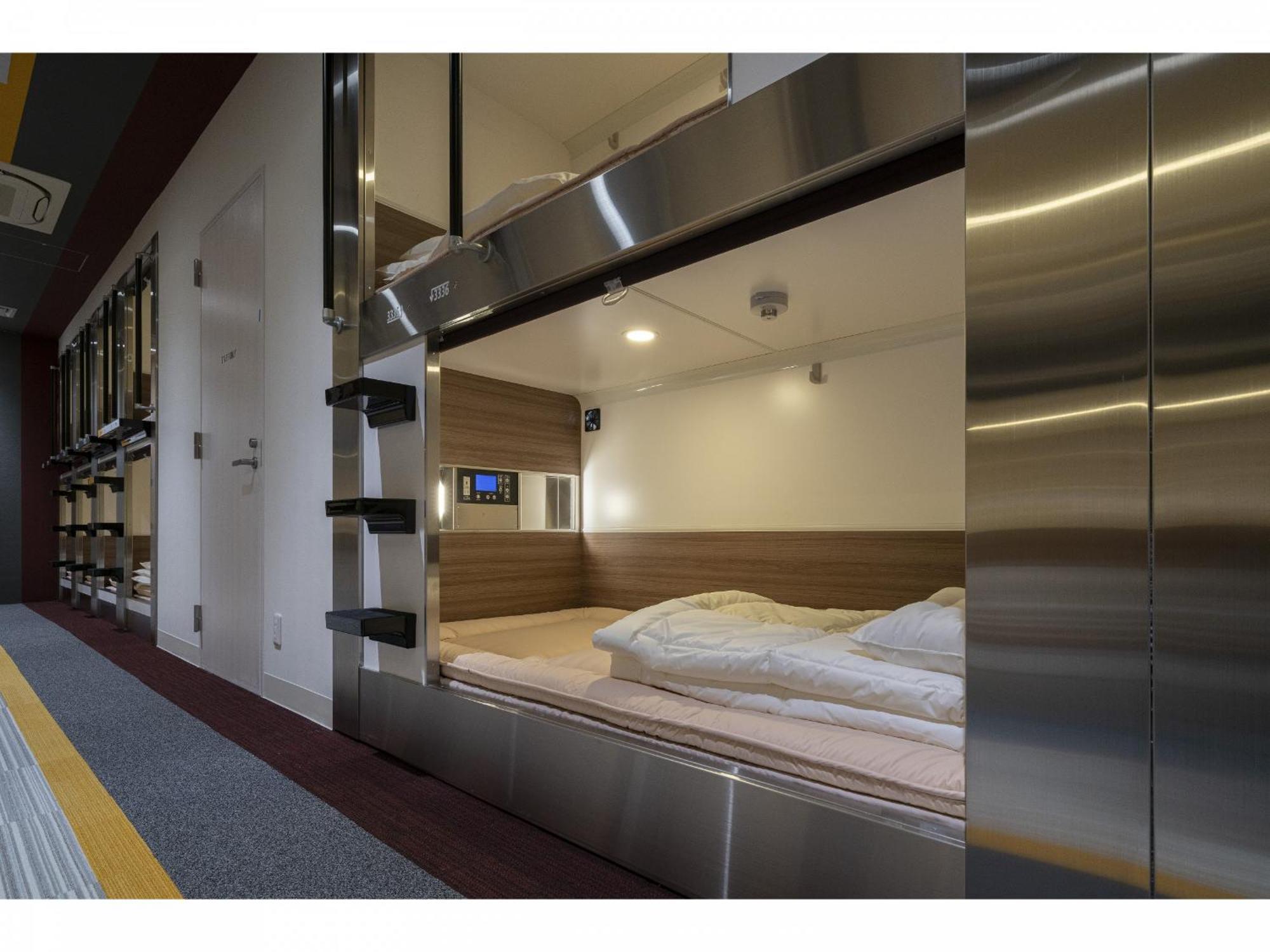 Capsule Hotel J Garden Shin-Osaka Esterno foto
